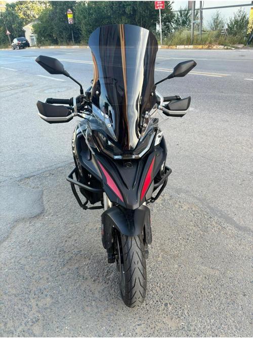 QJ SRT 800 X Siperlik Ön Cam 2023 2024 Model 61cm Siyah Renkli 4mm