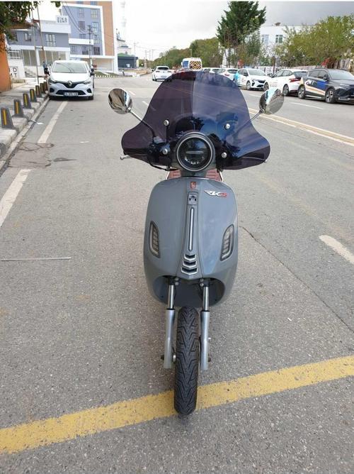 RKS Pride 125 Siperlik Ön Cam 2023-2024 Model 39cm siyah Renkli 4mm APARAT GÖNDERİLMEYECEK