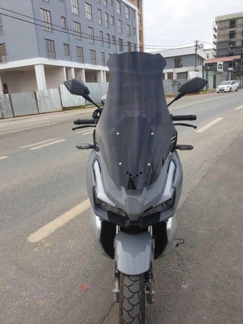 RKS Veloce 150 Siperlik Ön Cam 2023 2024 Model 65cm Siyah Renkli 4mm ORTA BOYLU CAM