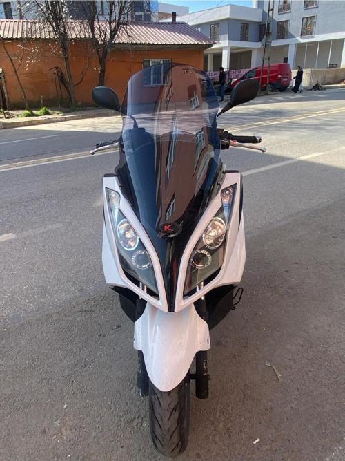 Kymco Downtown Siperlik Ön Cam 2010 2015 Model 67cm Açıkfüme Renkli 4mm Boy