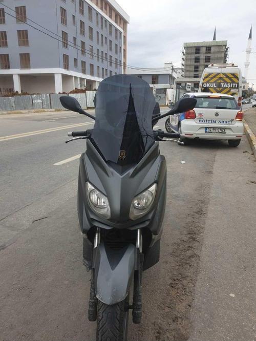 Yamaha Xmax Siperlik Ön Cam 2011 2013 Model 55cm Siyah Renkli 4mm KISA SPOR CAM