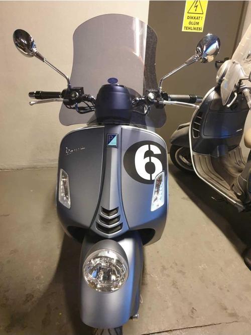 Vespa Gtv 300 Siperlik Ön Cam 2014 2016 Model 55cm Açıkfüme Renkli 4mm APARAT GÖNDERİLMEYECEK