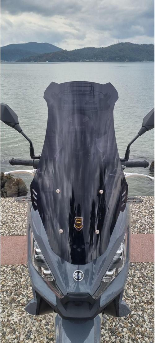 Yuki Xway 125 Siperlik Ön Cam 2023 2024 Model 65cm Siyah Renkli 4mm ORTA BOYLU CAME-Pera / 1026908