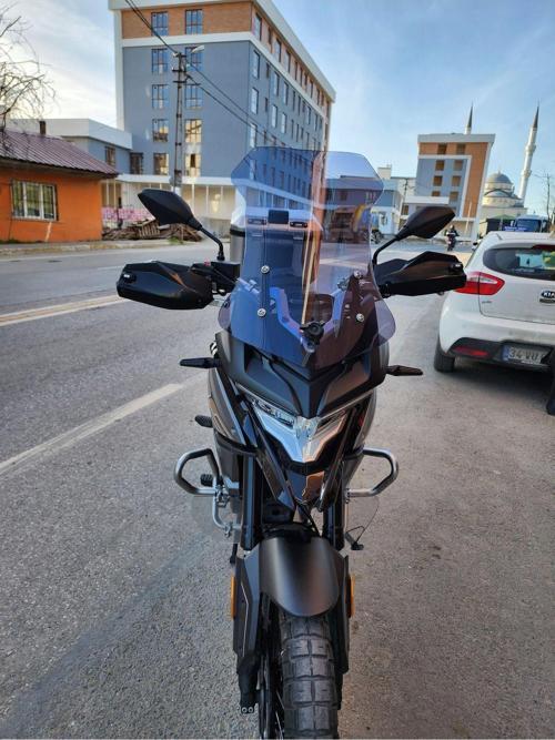 Voge DSX 650 Siperlik Ön Cam 2022 Model 55cm Açıkfüme Renkli 4mm