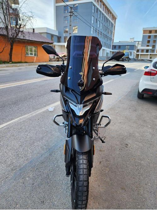 Voge DSX 650 Siperlik Ön Cam 2022 Model 55cm Siyah Renkli 4mm KISA SPOR CAM