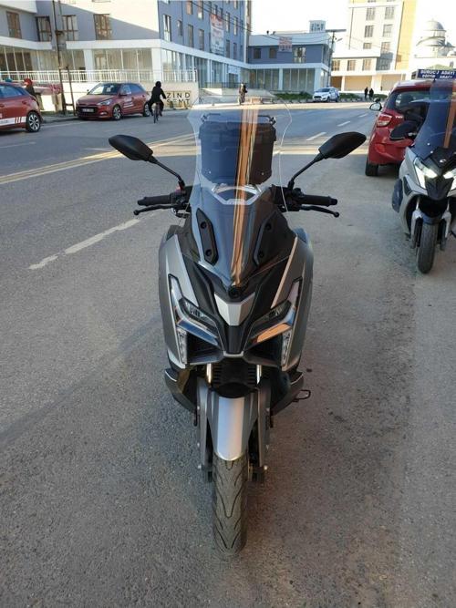 Voge SR1 Siperlik Ön Cam 2023 2024 Model 62cm Şeffaf Renkli 4mm ORTA BOYLU CAM
