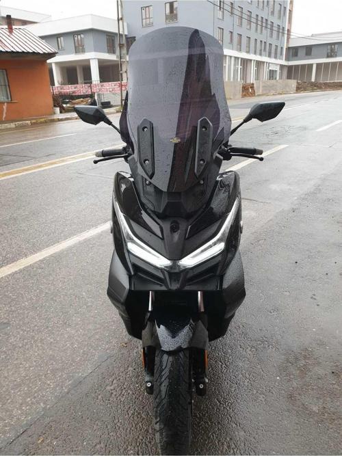 Voge SR4 Siperlik Ön Cam 2022 2024 Model 54cm Siyah Renkli 4mm Uzun BOY