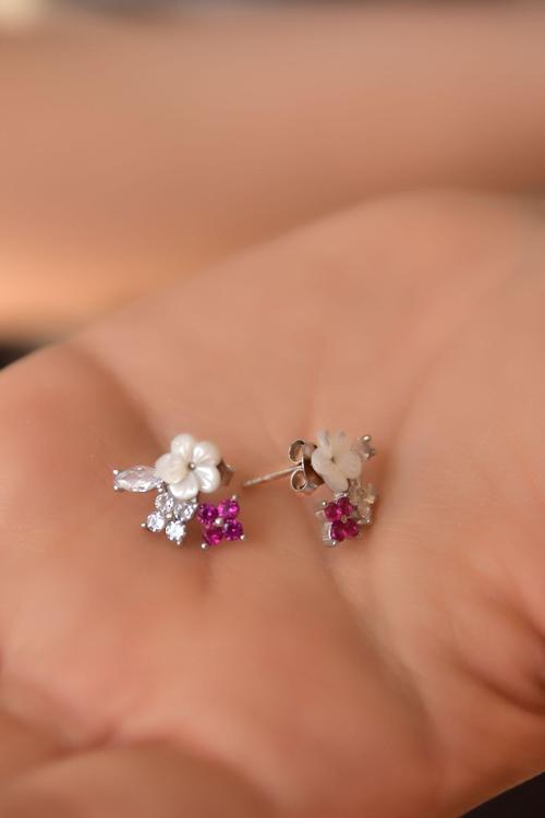 925 Ayar Gümüş Rodyum Kaplama Sedef Manolya Fuşya Beyaz Taşlı Yonca Çiçek Küpe