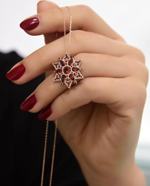 925 Ayar Gümüş Rose Kaplama Ruby Yıldız Kartanesi Kolye