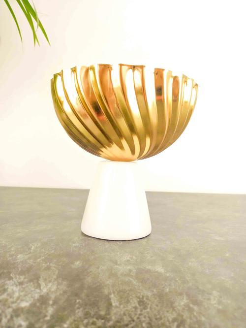 İthal Beyaz Mermer Ayaklı Gold Dövme Demirli Saksı Saksılık Dekoratif Aksesuar