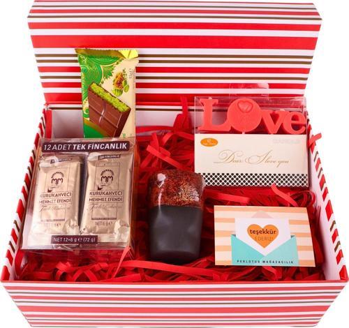 Kırmızı Kutulu Dubai Çikolatası Türk Kahvesi El Yapımı Fincan Mum Yılbaşı Hediye Seti
