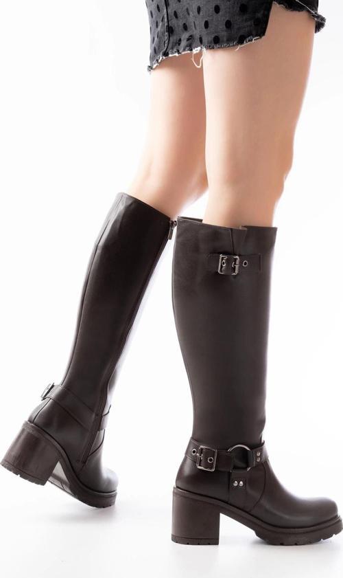 Kahverengi Toka Aksesuarlı Fermuarlı Günlük Kalın Topuklu Kadın Bot