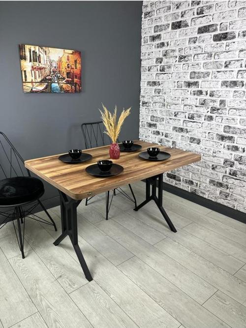 Sultan Kemençe Mutfak Yemek Masası Balkon Masası Kavisli Köşe Metal Siyah Ayak 120*80 Cm