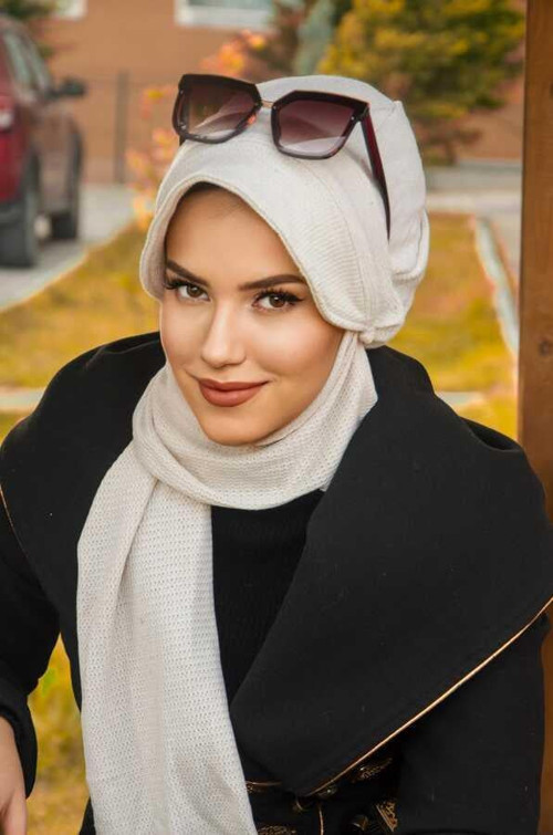 Krem Atkılı Şapka Bone