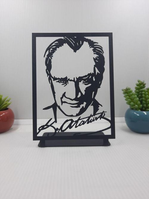 Atatürk Çerçeveli Masaüstü Metal Büst - Ev - Ofis Dekoru - Hediye Biblo - 18 x 13 Cm