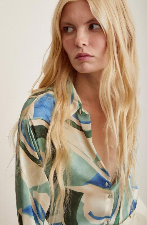 V Yaka Desenli Saten Gömlek Mavi