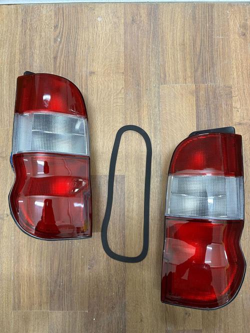 Toyota HİACE Stop Lambası Sağ Sol Set 2000-2008
