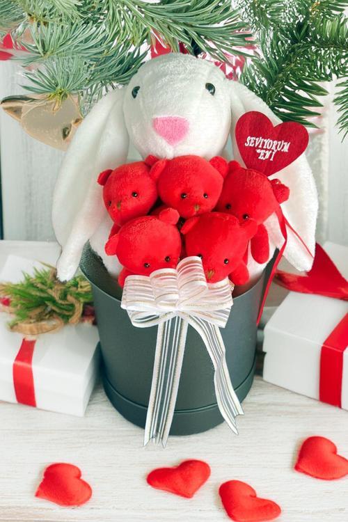 Premium Özel Hediye Kutusunda 45 cm Beyaz Bunny Tavşan ve 5 Adet Kırmızı Peluş Ayıcık Buketi