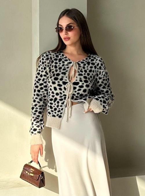 Taş - Siyah Leoparlı Önü Bağlamalı Yün Hırka - 4621