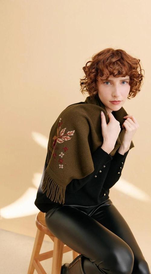 Kadın Papatya İşlemeli Püsküllü Yün Kaşkol 24027 A. Yeşil