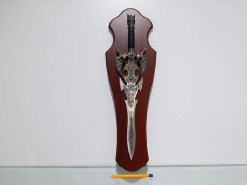 Dekoratif Desenli Metal Süs Kılıç Duvar Dekoru 56 Cm
