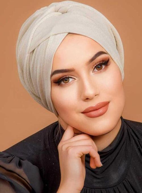 Ekru Işıltılı Çapraz Bantlı Dolgulu Bone