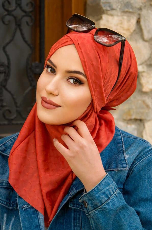 Kiremit Ponpon Çapraz Bantlı Medium Size Hijab - Hazır Şal