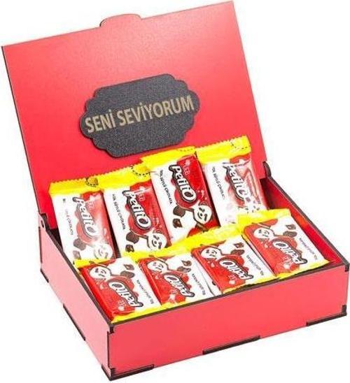 Sevdiklerinize Özel Kırmızı Ahşap Hediye Kutusunda 24 Adet Petito ( Seni Seviyorum Yazılı )