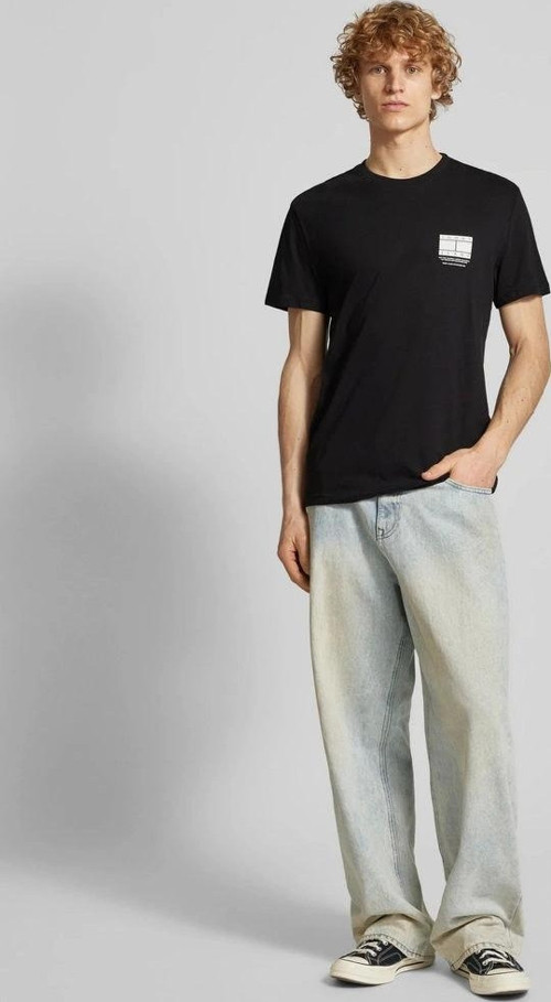 TJM REG DNA GRAPHIC TEE EXT