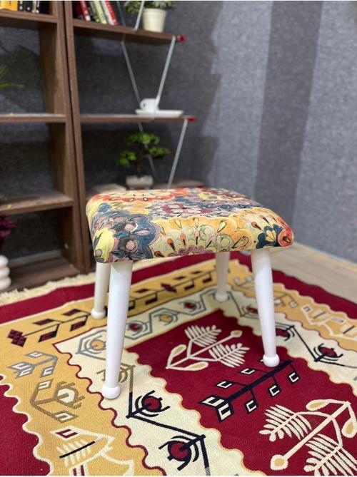 Trend Lake Çiçekli Ahşap Ayak Uzatma Pufu Makyaj Koltuğu Tabure