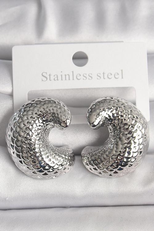 Pirinç Gümüş Renk Yılan Sırtı İşlemeli Yarım Halka Model Kadın Küpe - TJ-BKP10158