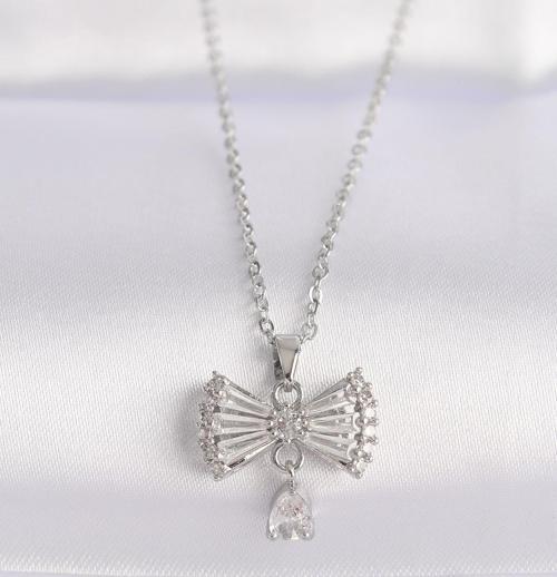 316L Çelik Zincir Gümüş Renk Zirkon Taşlı Kalp Detay Fiyonk Kolye