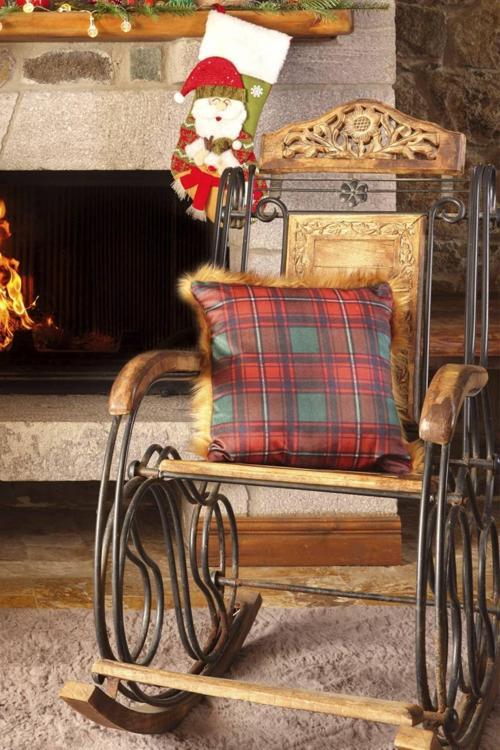 Kırmızı-Siyah Ekose Tüylü Kırlent 45 cm x 45 cm