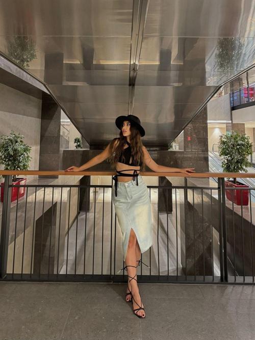 Kadın Asimetrik Kesim Yırtmaçlı Midi Boy Denim Jean Etek Açık Mavi 36