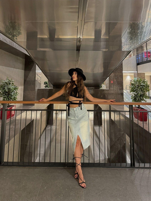 Kadın Asimetrik Kesim Yırtmaçlı Midi Boy Denim Jean Etek Açık Mavi 42