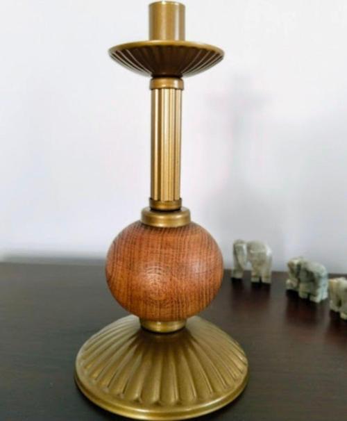 Tekli Pino Mumluk Ahşap Top Detaylı Eskitme 23x18 cm