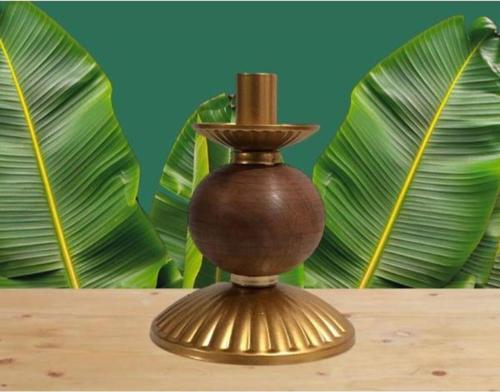 Tekli Pino Mumluk Ahşap Top Detaylı Gold Küçük