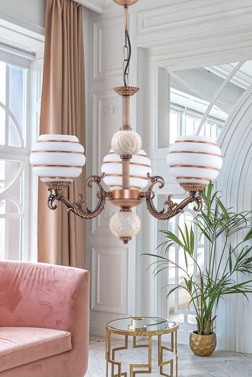 Üç Kollu Zamak Avize Bakır Krem Çinili Kahverengi Çizgili Beyaz Camlı 71x99 cm