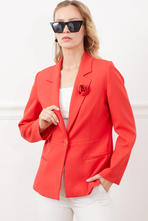Kadın Düğmeli Broş Detaylı Cepli Blazer Ceket Nar ZN5074