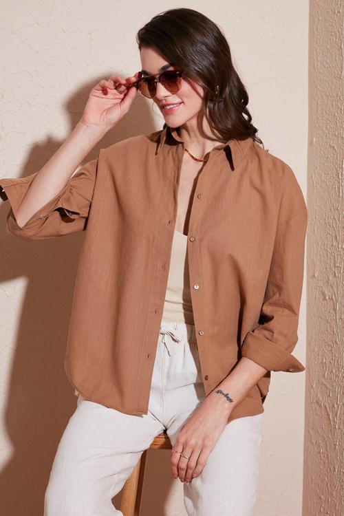 Pamuklu Regular Fit Uzun Kollu Düz Bayan Gömlek CF25S168305 CAMEL