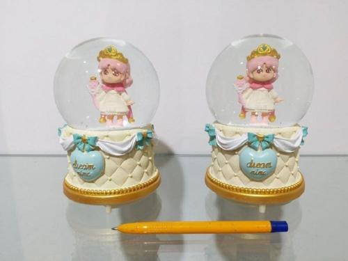 Müzikli Ve Işıklı Kar Küresi 16 cm 3889