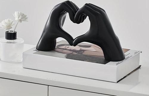 Dekoratif Modern İskandinav Tarz Kalp El Heykel Ev Dekorasyon Aşk Sevgili Hediye
