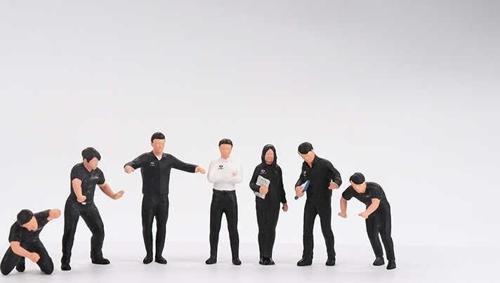 Figurine: NISMO Technician Team AC35