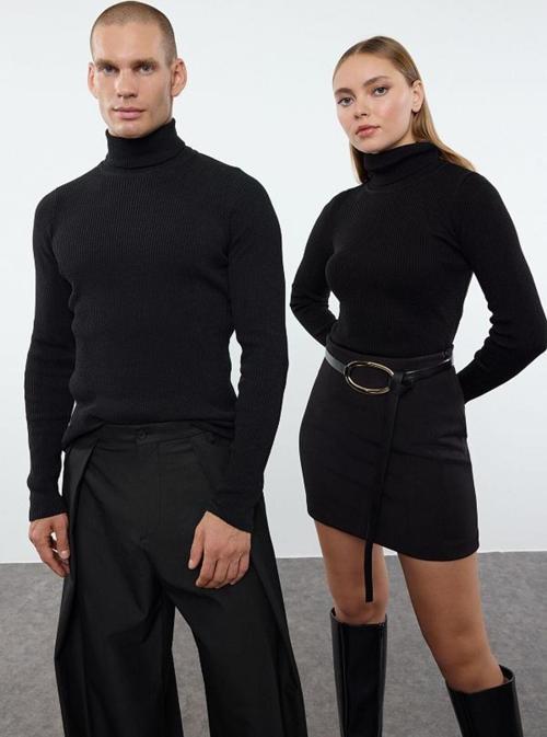 Erkek Slim Fit Dar Kesim Yumuşak Dokulu Tüylenmeyen Siyah Tam Balıkçı Yaka Triko Kazak