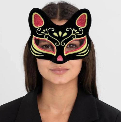 Siyah Renk Süet Kaplama Üzeri Kırmızı Sarı Simli Kedi Maskesi 17X14 Cm