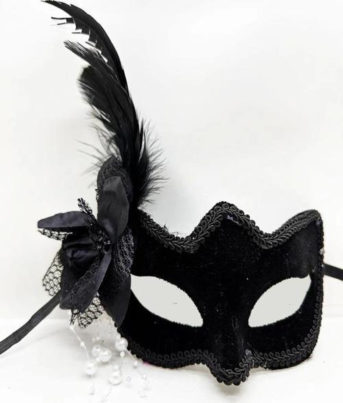 Siyah Renk Yandan Tüylü Beyaz İNcili Süet Kaplama A Kalite Lüks Parti Maskesi 20X23 Cm