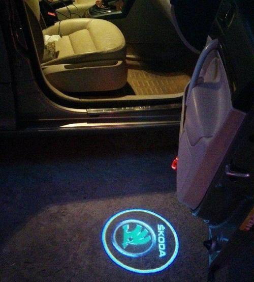 Skoda Superb Uyumlu Kapı Altı Logo Araç 3D Gölge Light