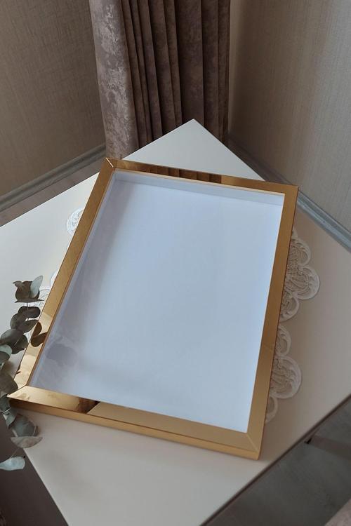 32X42 Cm 5 Cm Derin Gold Kaplı Gül Anı Çerçevesi! Gelin Buketleri Için
