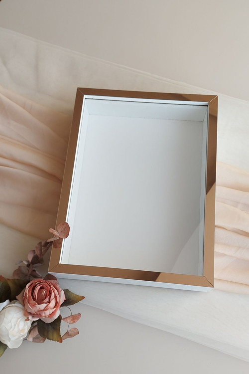 30X40 Cm Derin Beyaz-Bronz Özel Gün Çiçekleri Için Anı Çerçevesi! Gül Çerçeve Kutusu!
