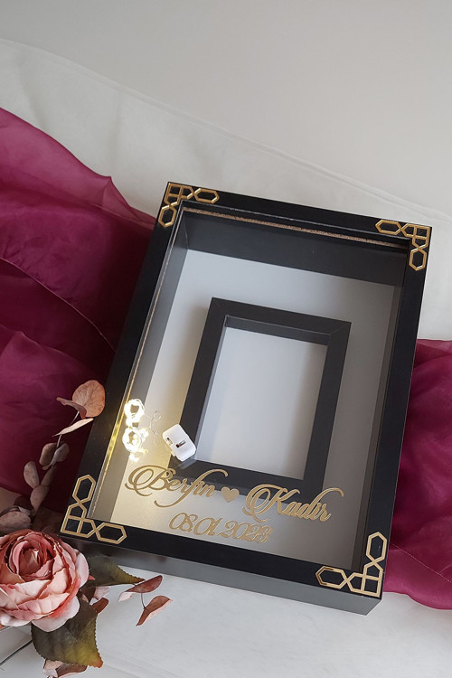 25X35 Cm Siyah Renk Klasik Kenarlı Gül Kutusu Anı Çerçevesi! Ayna Çerçeve! Isimli-Ledli